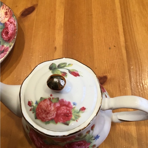 GRACE’S TEAWARE TEA FOR ONE PEONY & ROSE FLORAL TEAPOT CUP SAUCER - Picture 8 of 8